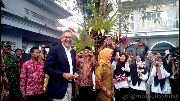 Kunjungan duta besar inggris untuk indonesia di kampung inggris pare 1 kunjungan dubes inggris untuk indonesia di kampung inggris pare